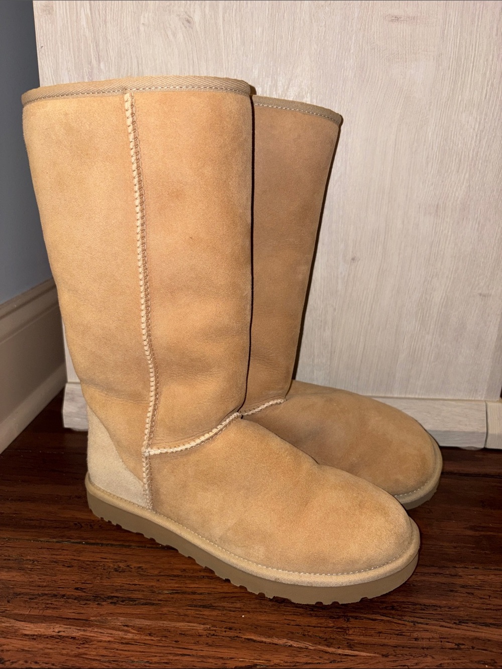 UGG Classic Suede Boots - Chestnut Tan
